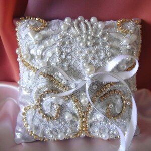 Bridal Wedding Ring Pilllow wt lace, beads, rhinestones. Ameynra design handwork